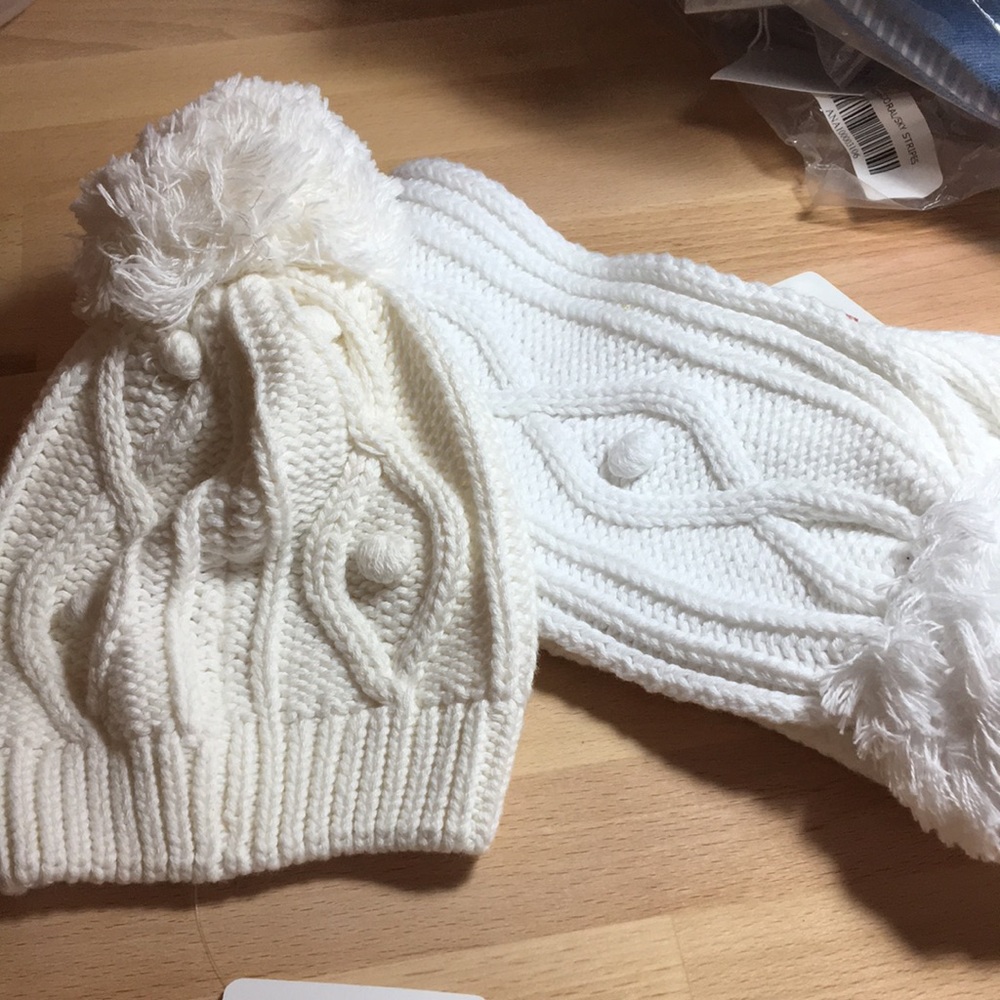 Dani Knit Bobble Hat and Scarf Set